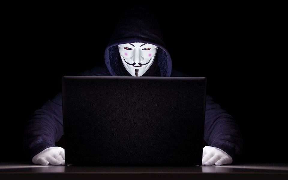Anonymous-Hackergruppe will Elon Musk und China mit eigenem Token bekämpfen