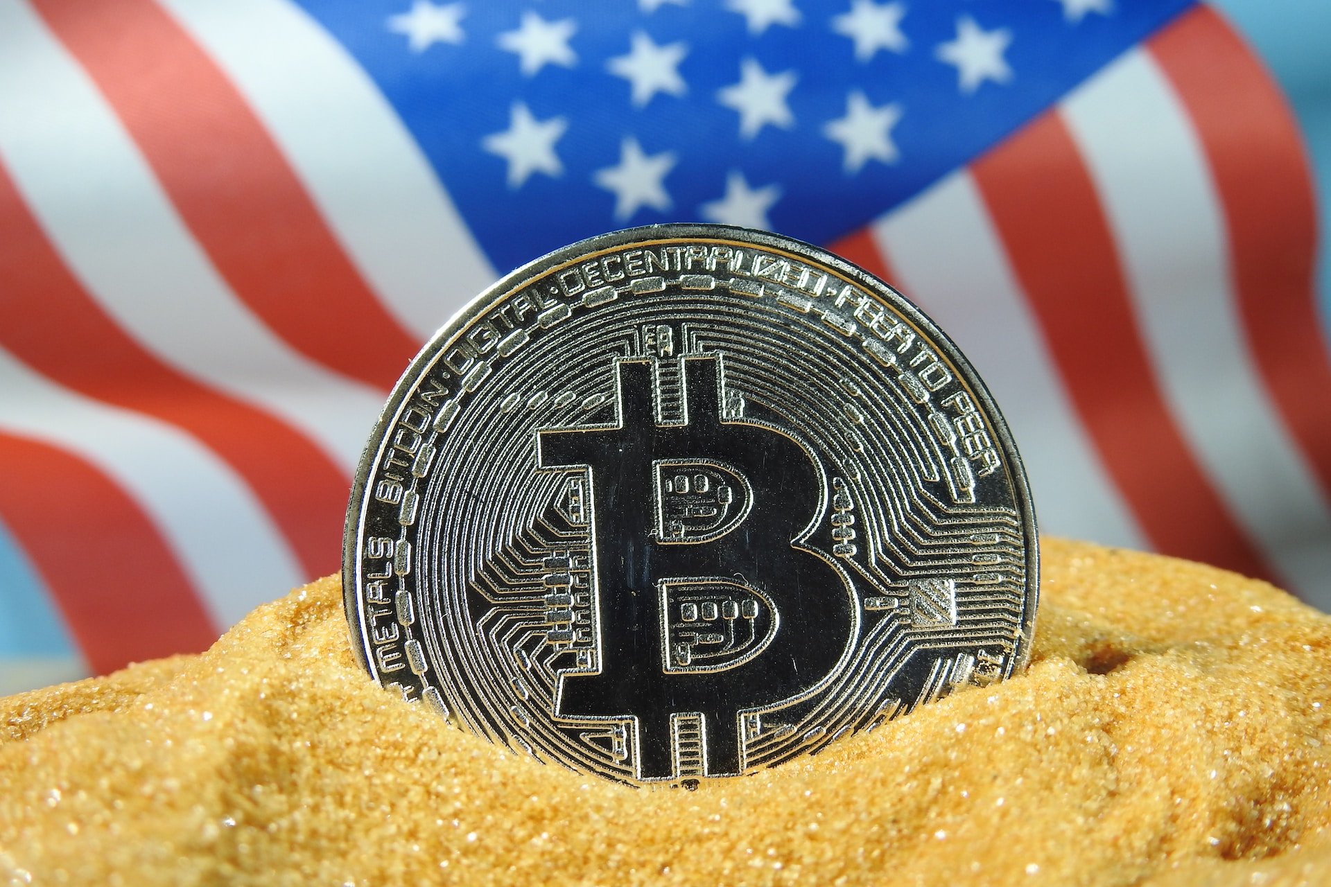 US Government's Bitcoin Holdings Skyrocket to 207,189 BTC (8.300,000