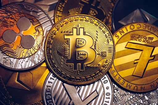 Bitcoin Gains Momentum as Moody’s Downgrades US Banks, Fueling BTC Safe-Haven Bet