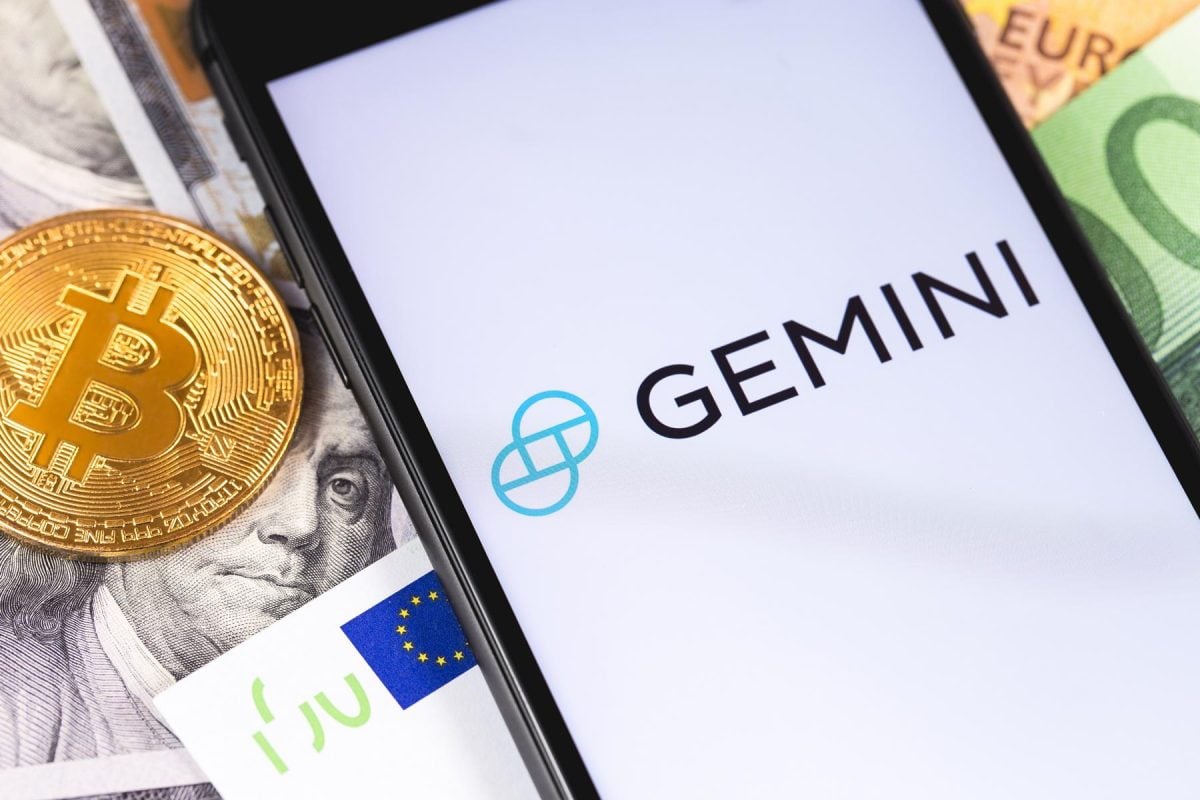 Gemini logo-on-Bitcoin-BTC-and-money
