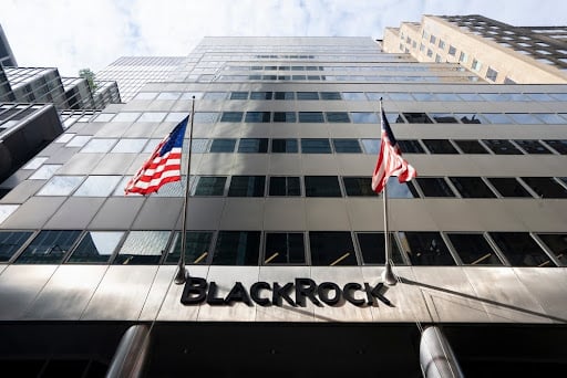 BlackRock Holds 25,067 BTC for Spot Bitcoin ETF after Recent Purchase; Injective (INJ) and InQubeta (QUBE) Become Investors Top Picks