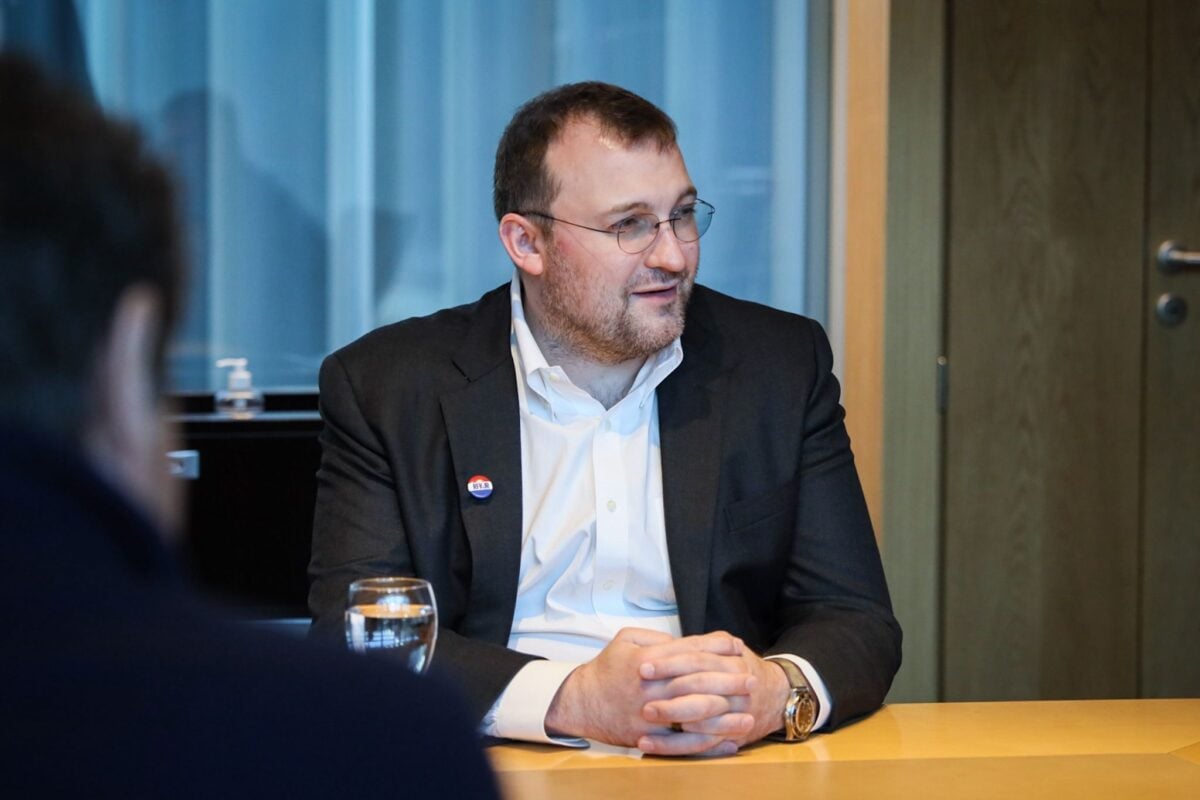 Cardano Founder Charles Hoskinson Backs XRP DeFi Potential on ADA Network