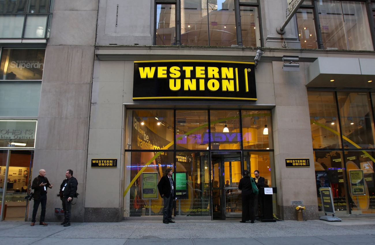 Western Union Picks Solana for USDPT Stablecoin as Network Hits 2.3 Trillion Transactions