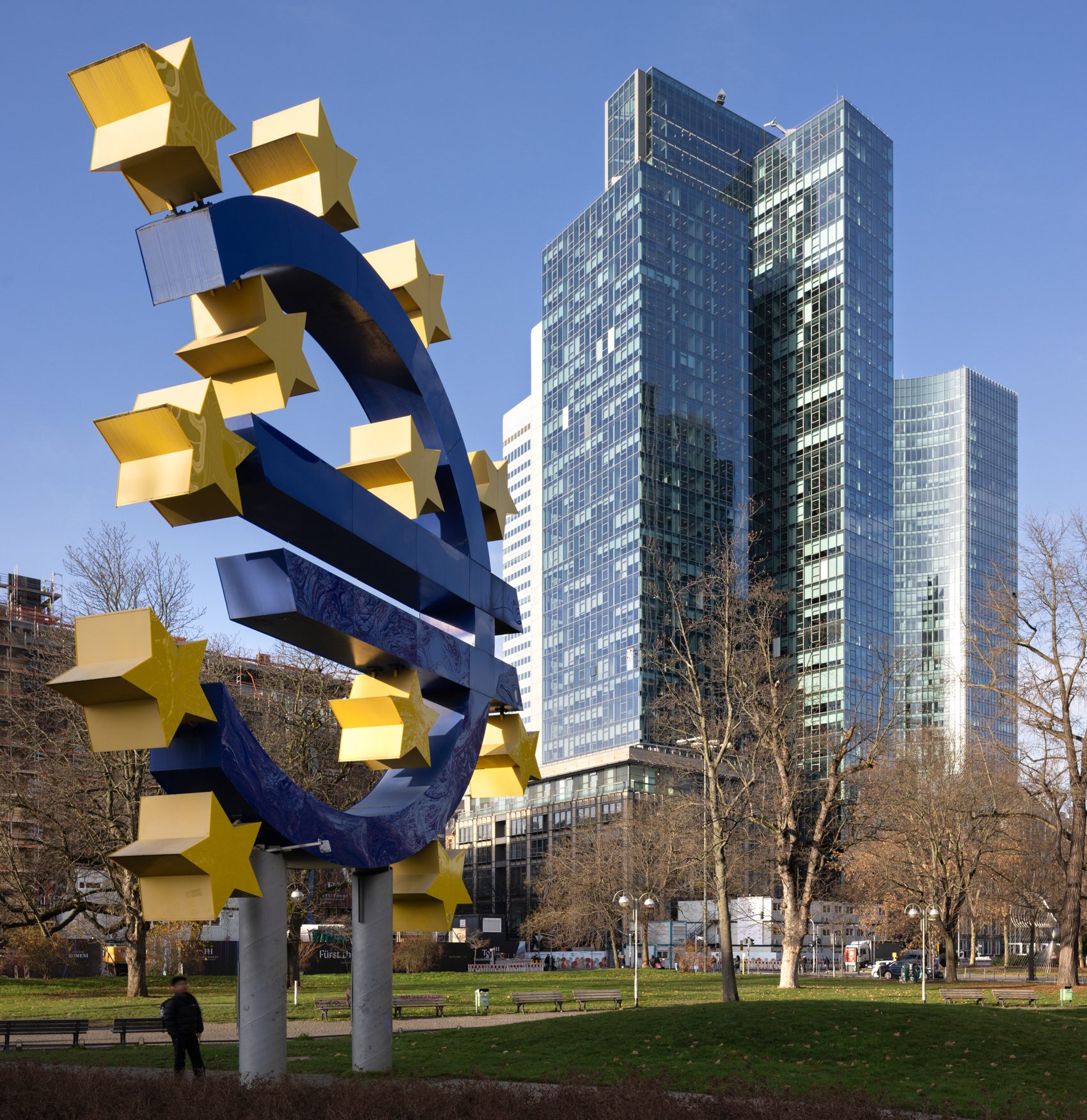 €-Skulptur vor der Europäischen Zentralbank